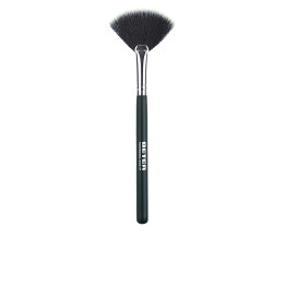 Pensula tip evantai pentru aplicarea iluminatorului BETER BROCHA MAQUILLAJE 1 buc