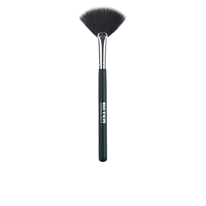 Pensula tip evantai pentru aplicarea iluminatorului BETER BROCHA MAQUILLAJE 1 buc